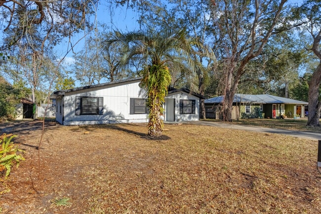 Foto del edificio - 229 Bonita Rd