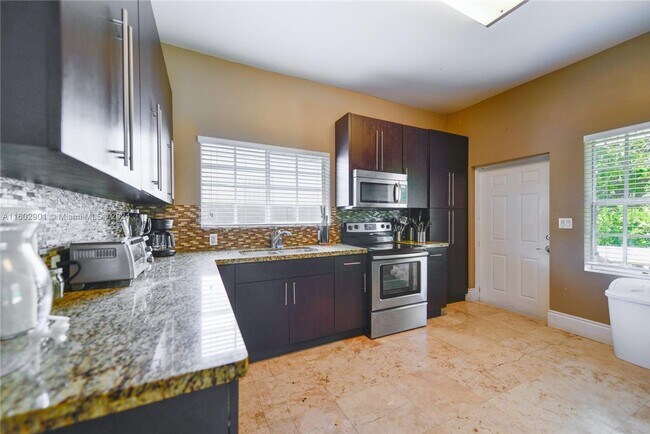 Foto del edificio - 53 48th Street 0, Miami, FL 33127
