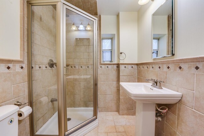 Building Photo - 122 W 22nd St