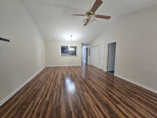 Foto del edificio - 3411-C Lainey Dr ~ McPherson Green