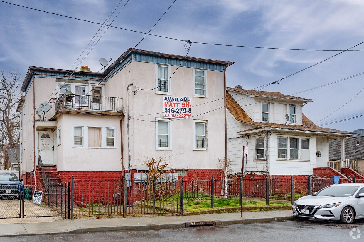 Building Photo - 416-420 Beach 25th St