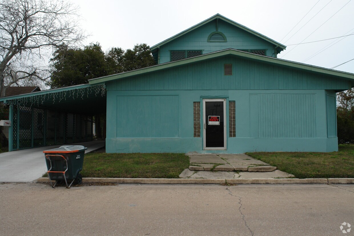 Primary Photo - 228 Lee Ave