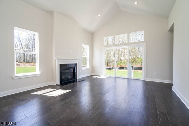 Foto del edificio - 9 Huckleberry Ln