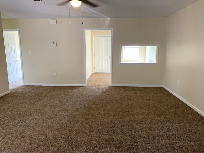 Building Photo - Duplex for Rent