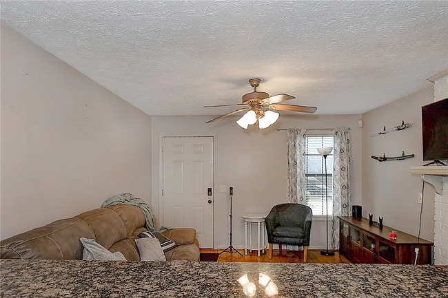 Building Photo - 449 N Donahue Dr