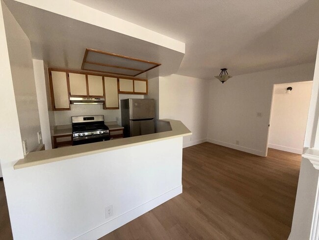 Foto del edificio - 1321 N Vista St
