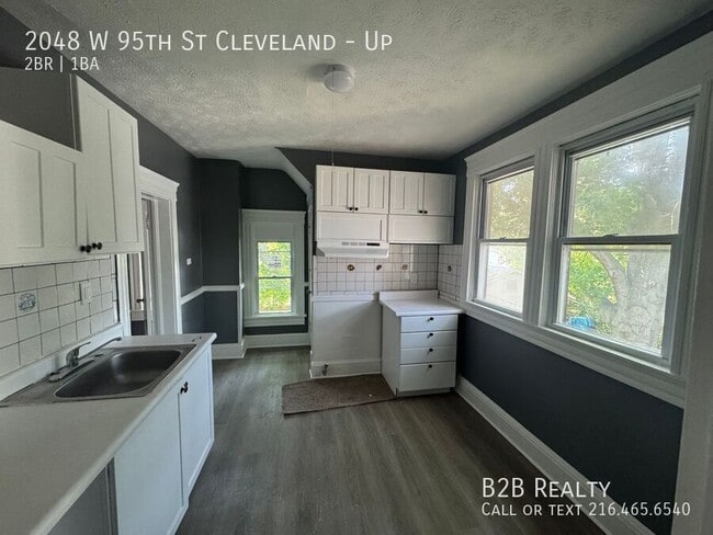 Building Photo - 2048 W 95th St