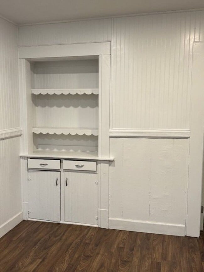 Building Photo - Charming Historic 3BR / 2B Home with Modern Comforts – Available Now!