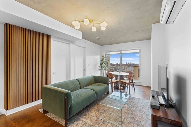 Building Photo - 100 Rue Murray