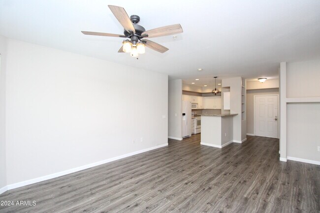 Foto del edificio - 420 W 1st St