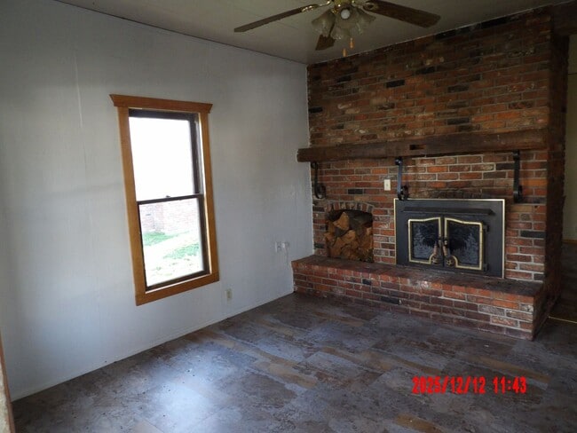 Building Photo - 2 Full Bedroom House with TWO BONUS rooms!