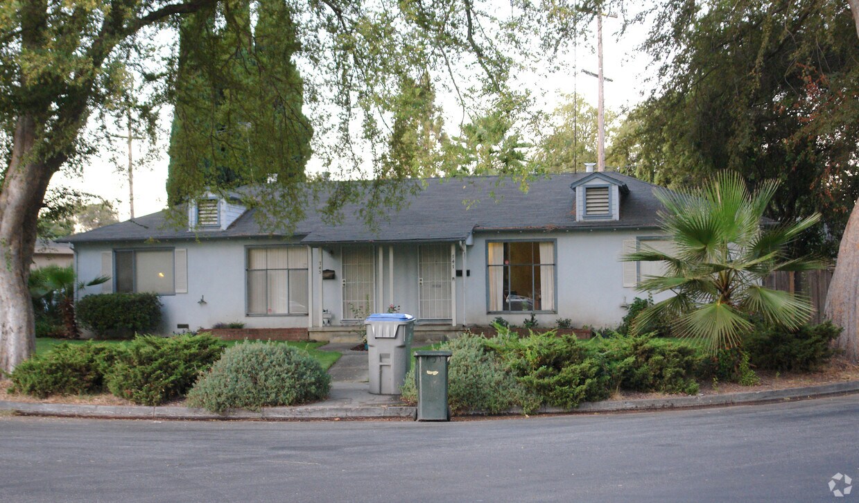 Building Photo - 745 N Genevieve Ln