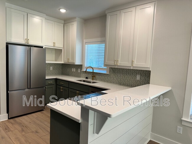 Building Photo - 213 N Madison St