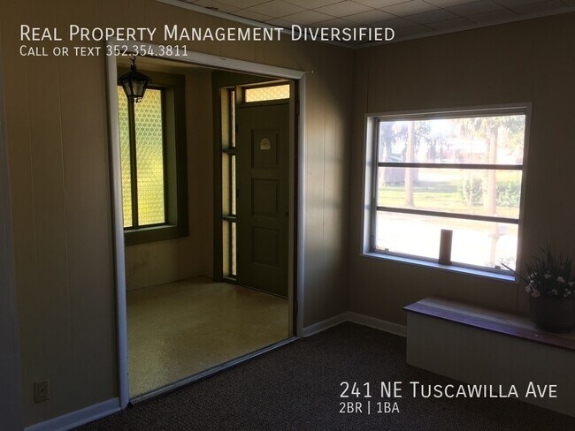 Building Photo - 241 NE Tuscawilla Ave