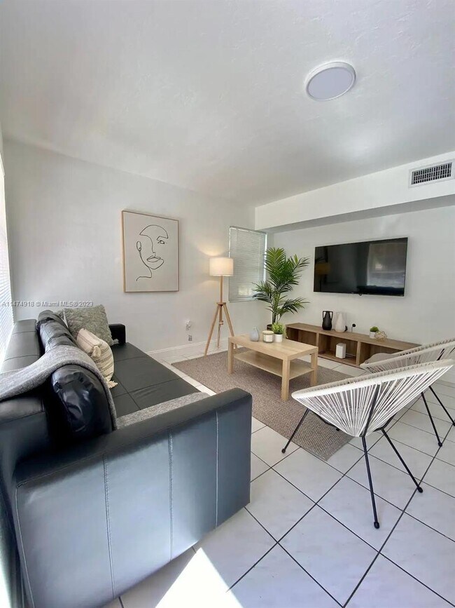 Foto del edificio - 951 SW 11th St