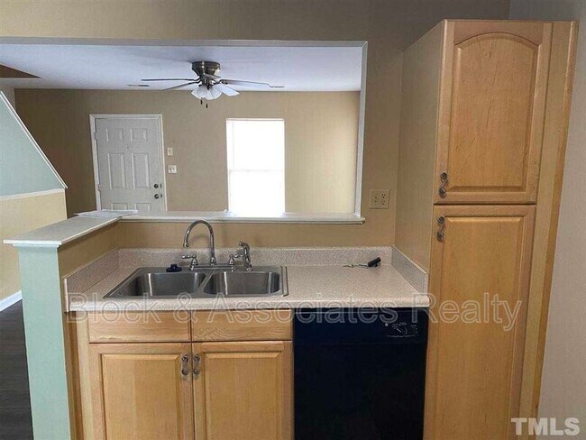 Foto del edificio - 536 High Ridge Dr