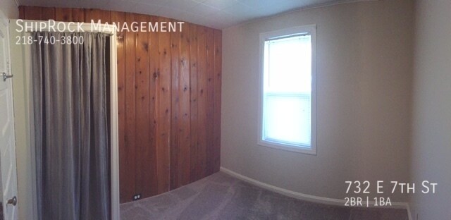 Building Photo - 732 E 7th St