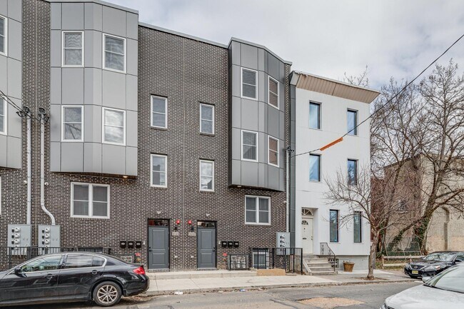 Building Photo - 2113 Master St