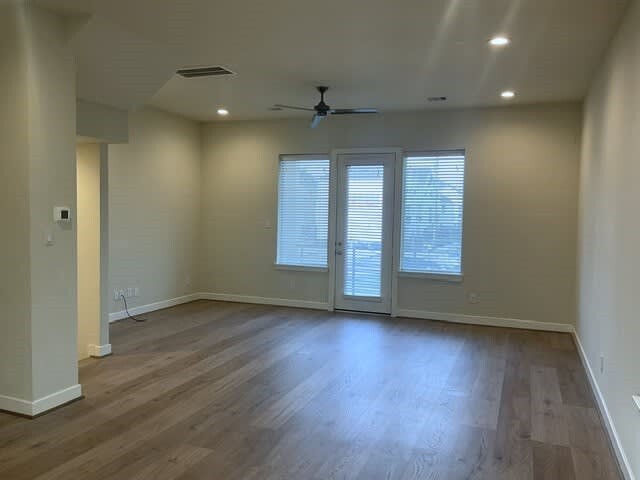 Foto del edificio - 719 Wilshire Brook Ln