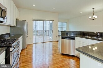 Building Photo - 20748 Hollow Falls Terrace