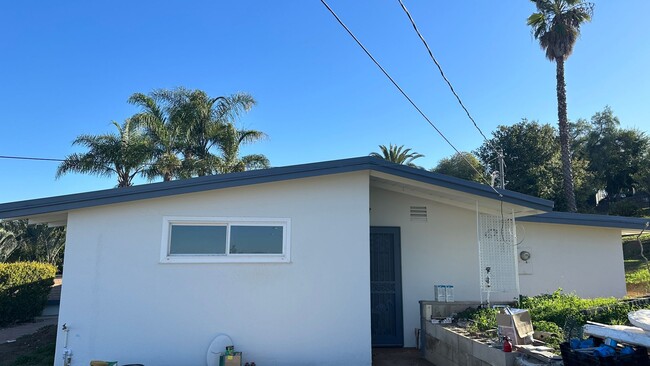 Building Photo - Remodeled 3 bd in Vista with large garage