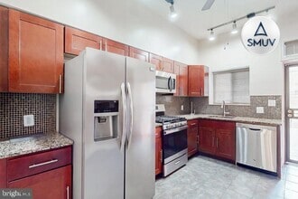 Building Photo - 2225 Brookfield Ave