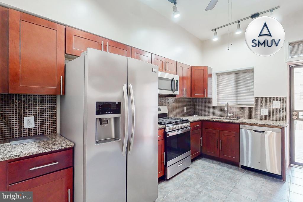Primary Photo - 2225 Brookfield Ave