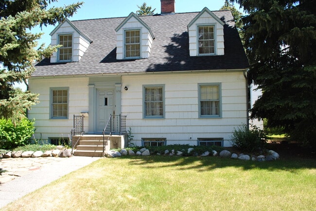 Building Photo - 1216 S 5th Ave