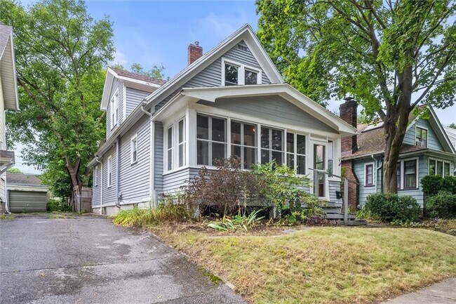 Building Photo - 315 Marion St