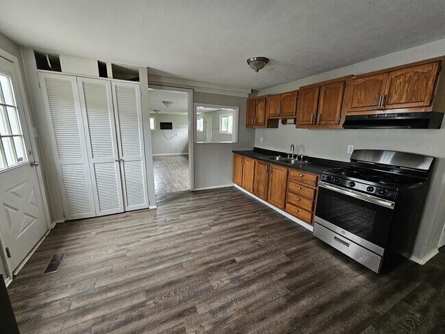 Building Photo - 3109 Salem Dr