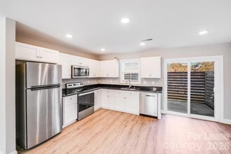 Building Photo - 604 W 8th St