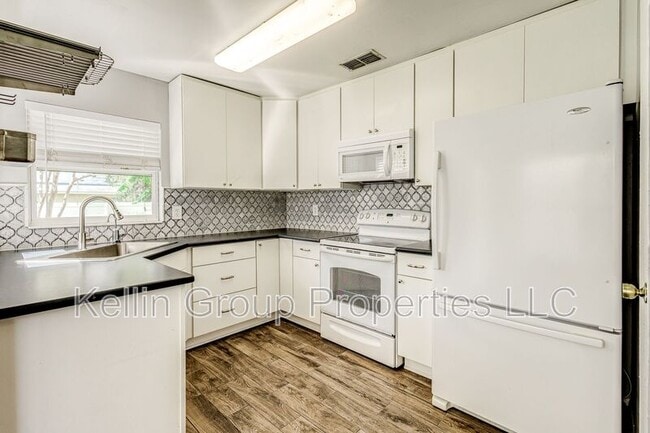 Building Photo - 1419 Persimmon Way