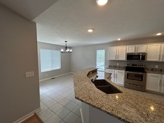 Building Photo - Beautiful Townhome in the popular Vavrina ...