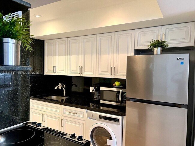 Building Photo - 3505 S Ocean Dr