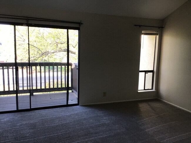 Building Photo - 13915 Seagate Dr