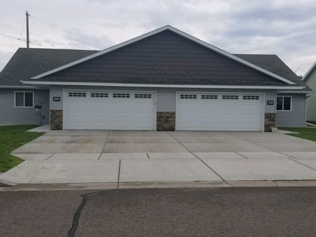 Building Photo - 680 Marilyn St