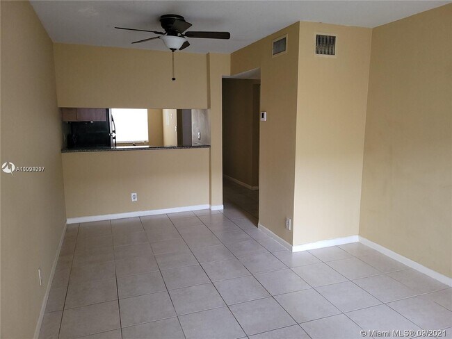 Building Photo - 4166 Lakeside Dr