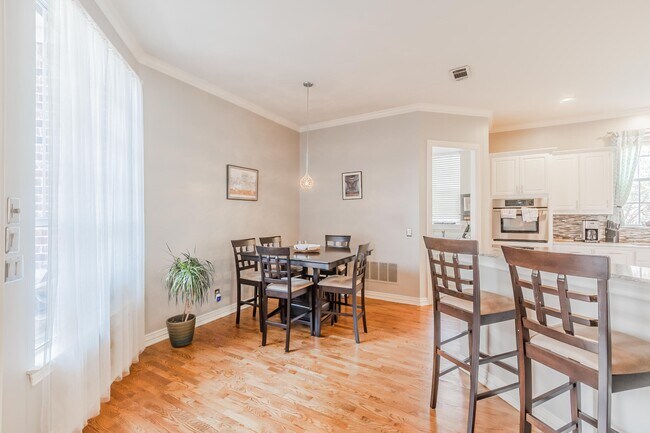 Foto del edificio - 433 Martel Ln