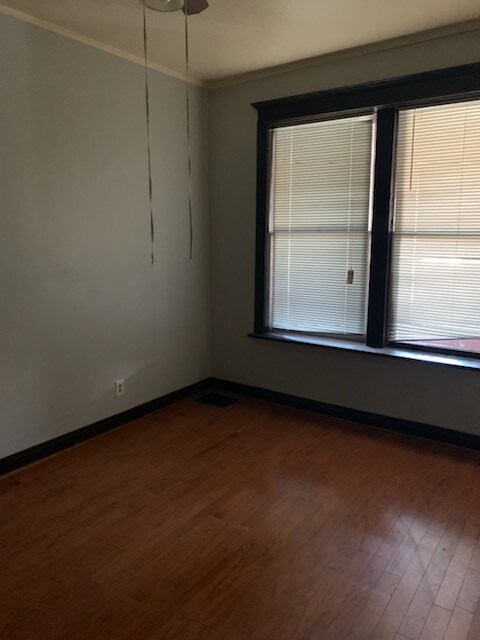 Building Photo - 4938 W Fulton St
