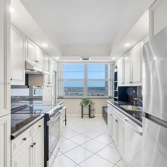Foto del edificio - 18031 Biscayne Blvd
