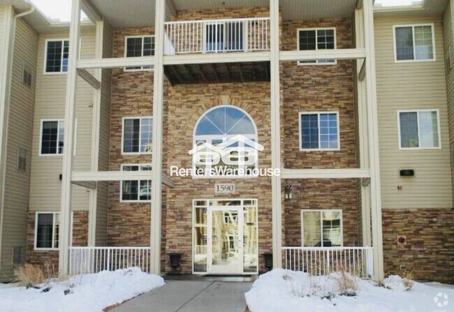 Building Photo - 1590 Parkwood Dr