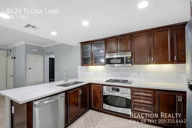 Foto del edificio - 8426 Flora Ln