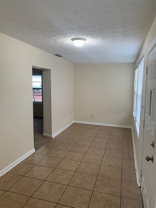 Foto del edificio - 3031 Edison Ave