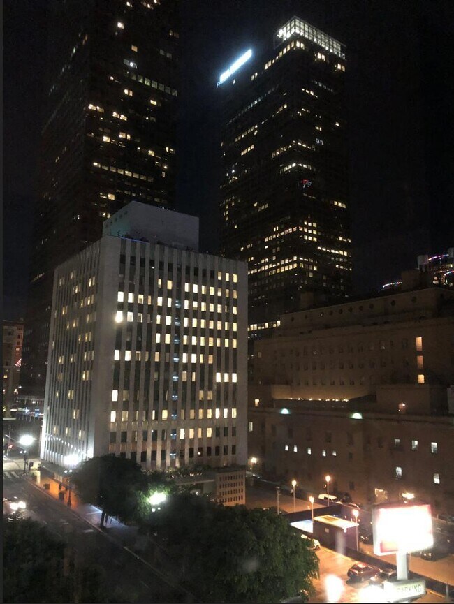 Foto del edificio - 630 W 6th St