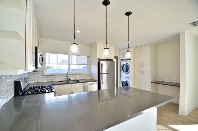 Foto del edificio - 1351 Manhattan Beach Blvd