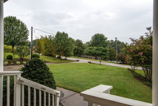 Building Photo - Stunning 4-bedroom Franklin home
