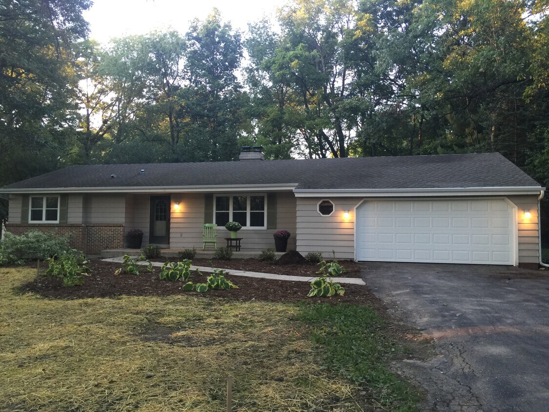 4225 E Saturn Dr, Janesville, WI 53546 House Rental in Janesville, WI