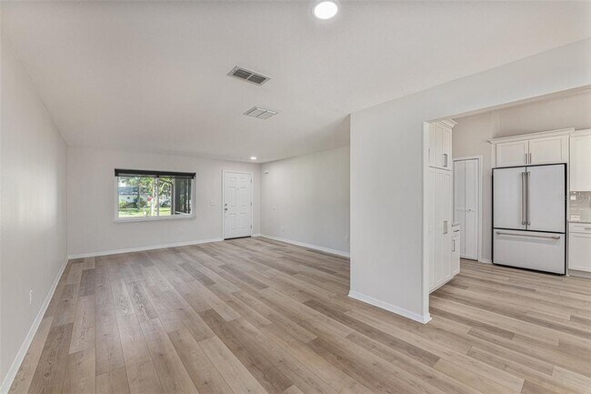 Foto del edificio - 3058 Hidden Hills Dr