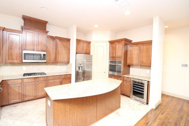 Building Photo - 652 Rockingham Dr