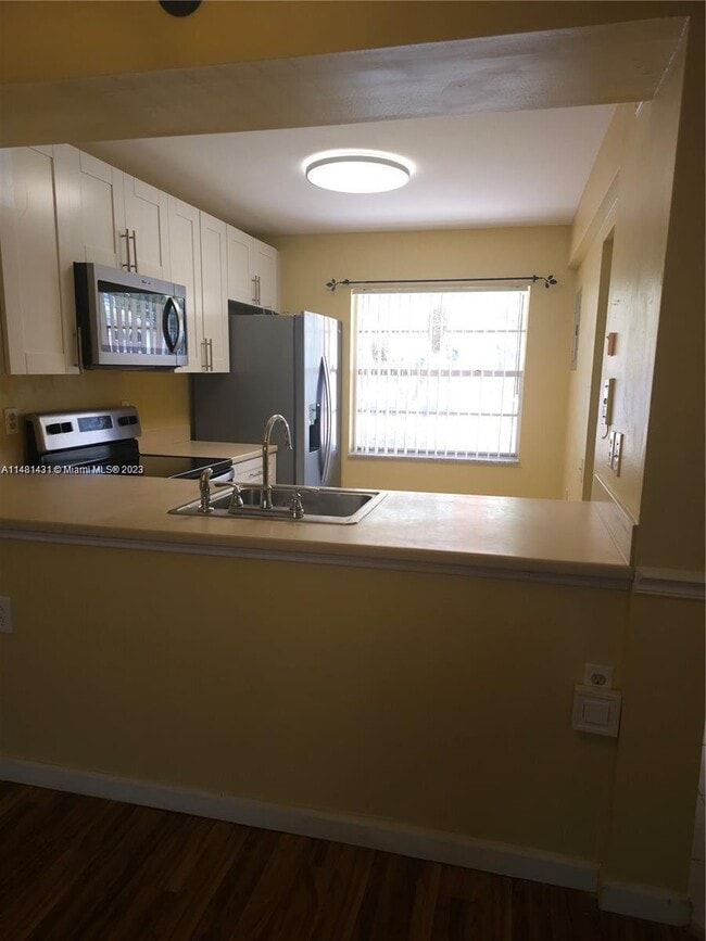 Building Photo - 1106 Bahama Bend